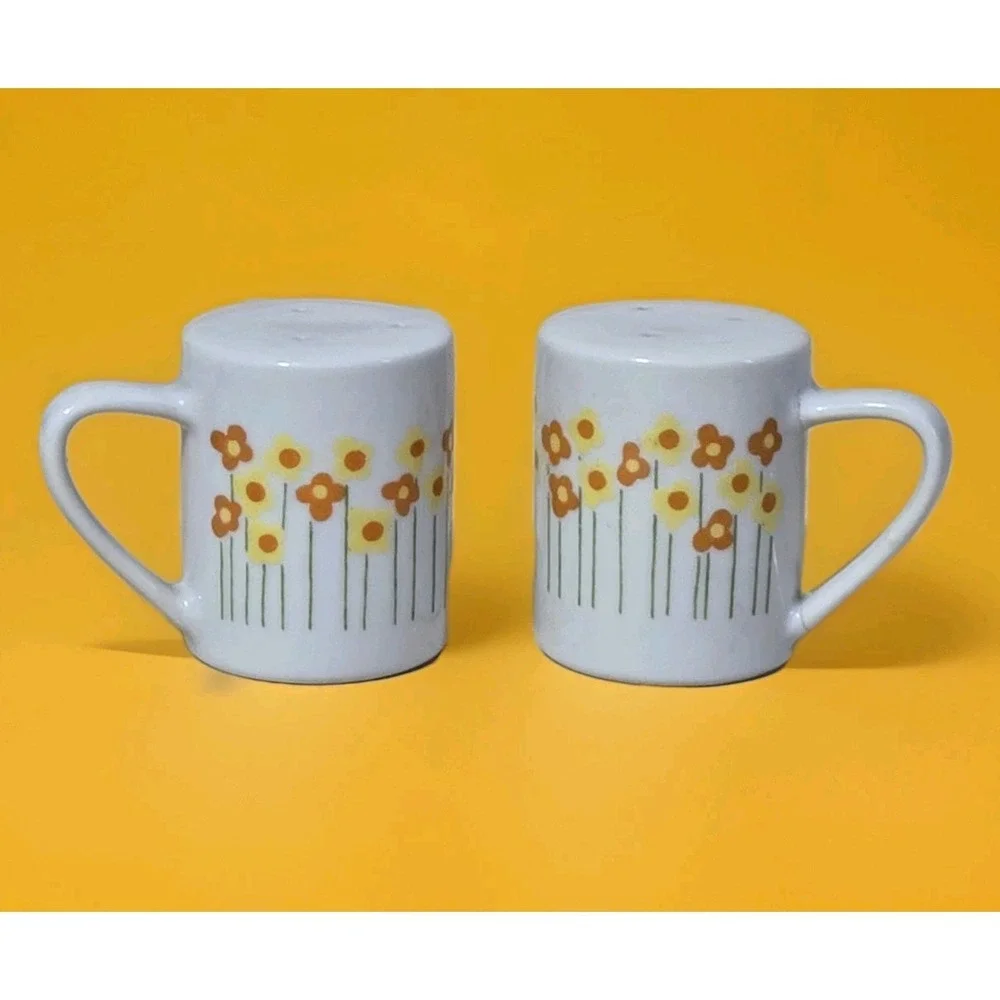 Vintage Salt & Pepper Shakers Japan Takahashi Orange Yellow Flower Daisy MCM ECU